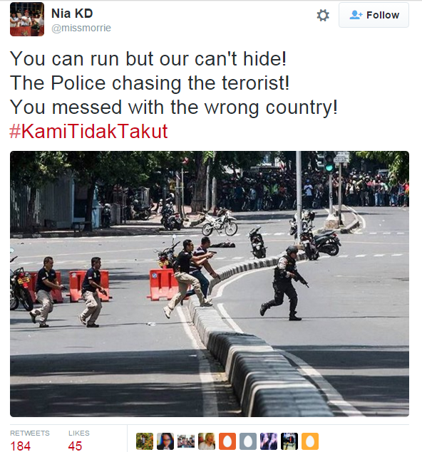 Foto-foto para pedagang yang tetap berjualan di tengah aksi teror di Jakarta.