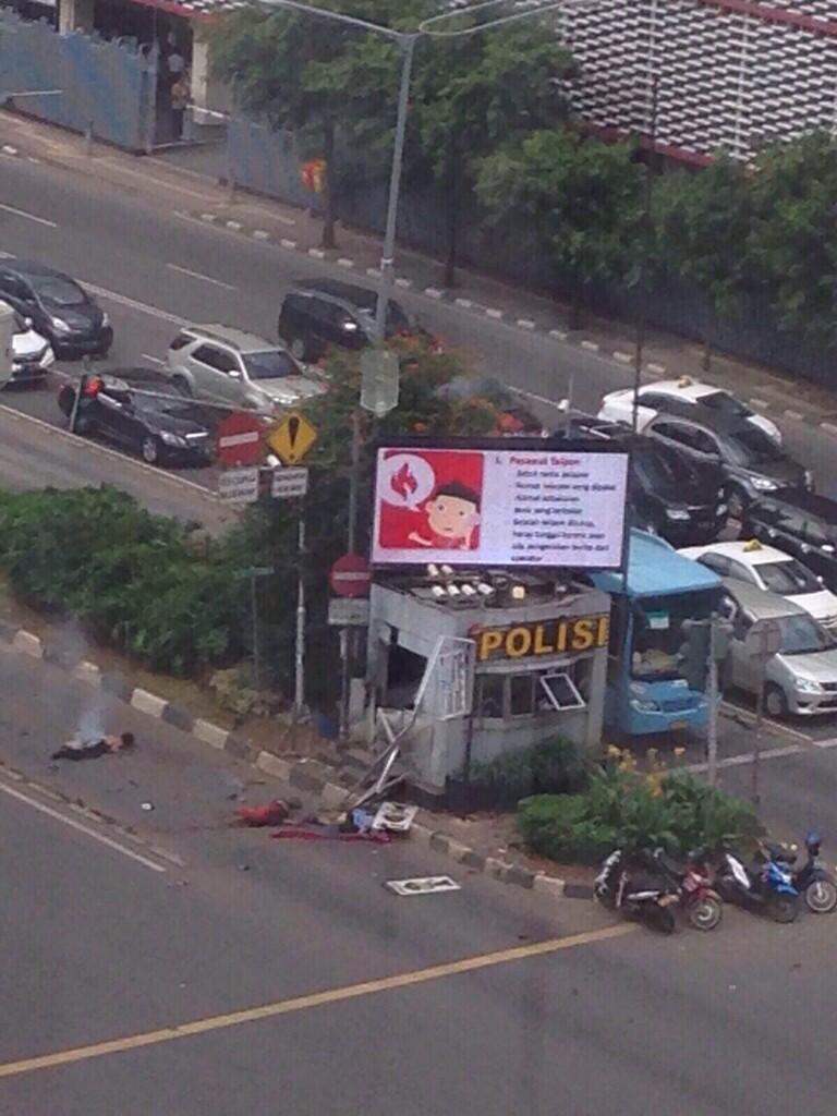 &#91;BREAKING NEWS&#93; Bom meledak dan tembak-tembakan di sarinah