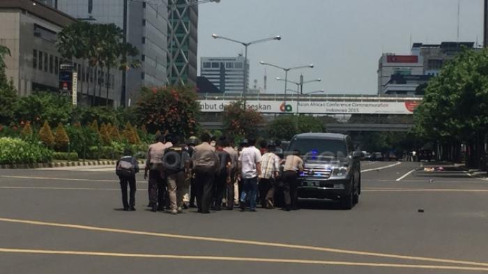 Ini Kisaran Harga Mobil, Tas &amp; Sepatu Polisi di tengah teror Sarinah