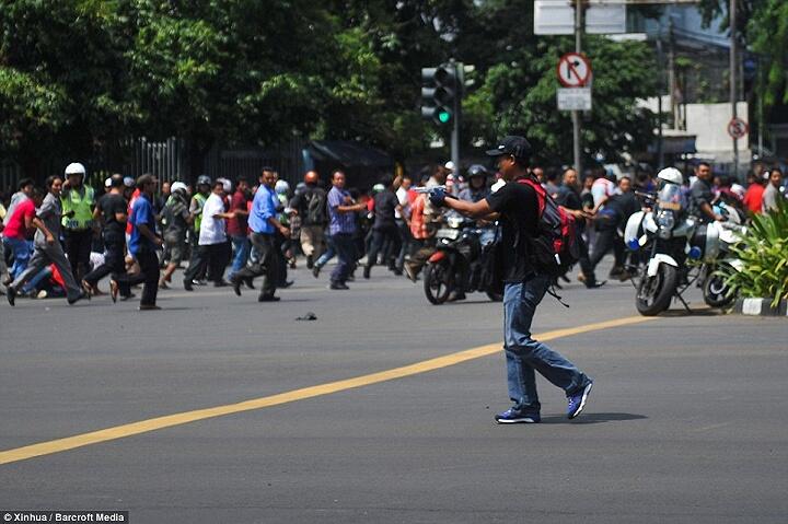 &#91;SALAH FOKUS&#93; Teror Jakarta: Dari Tukang Sate sampai Polisi Ganteng