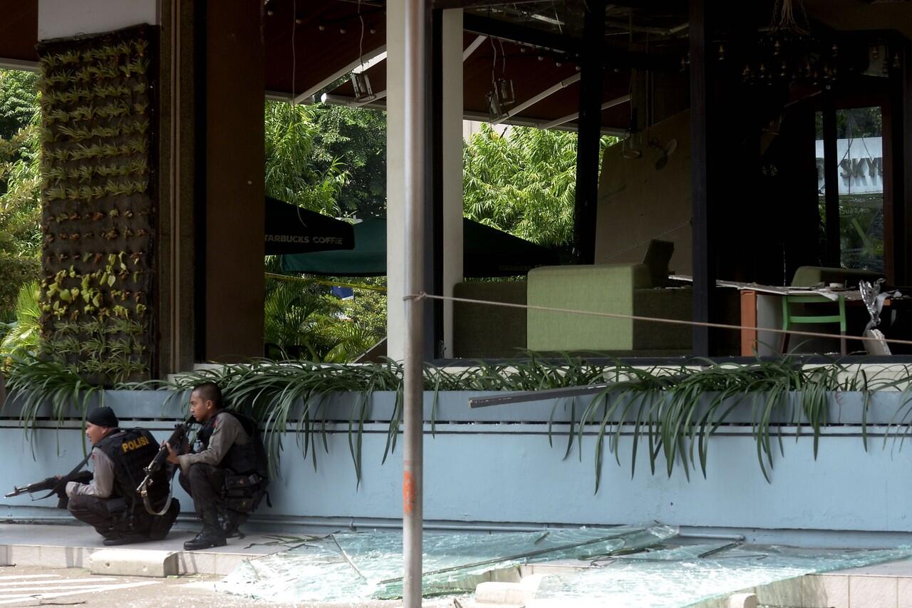 Foto2 Kehebatan Polisi Habisi Teroris Sarinah 