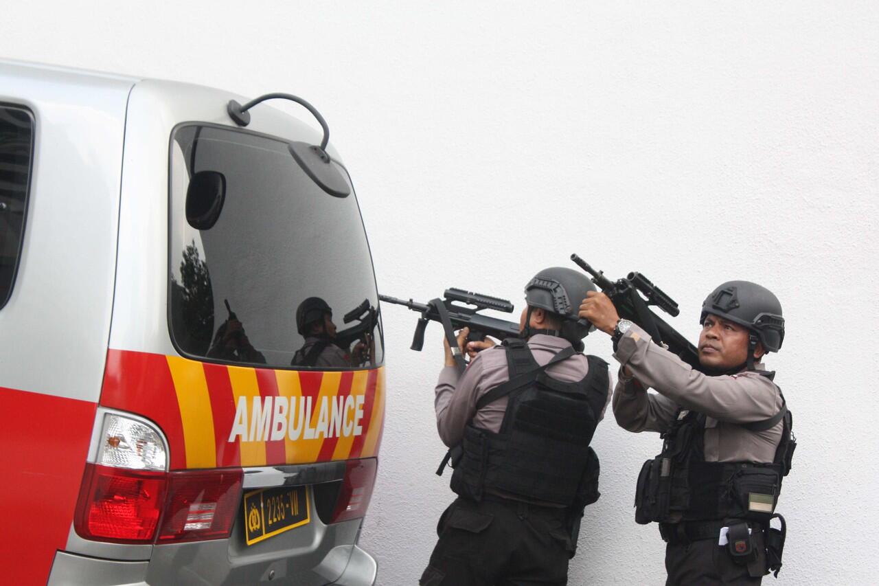 Foto2 Kehebatan Polisi Habisi Teroris Sarinah