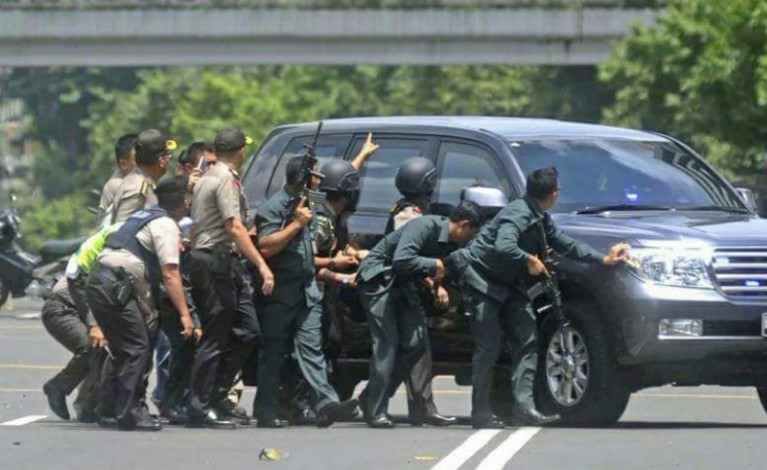 &#91;SALAH FOKUS&#93; Teror Jakarta: Dari Tukang Sate sampai Polisi Ganteng