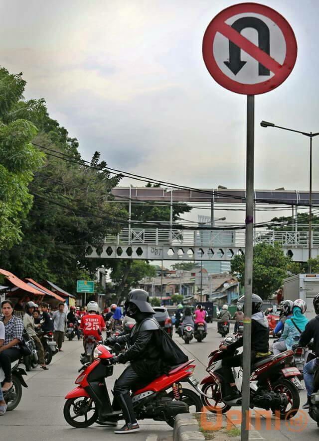 &#91;NGAKAK!!&#93; Keseharian Darth Vader di Indonesia