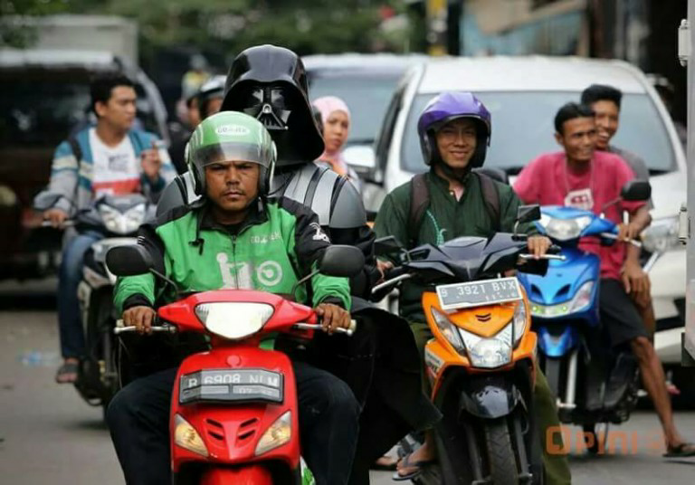 &#91;NGAKAK!!&#93; Keseharian Darth Vader di Indonesia