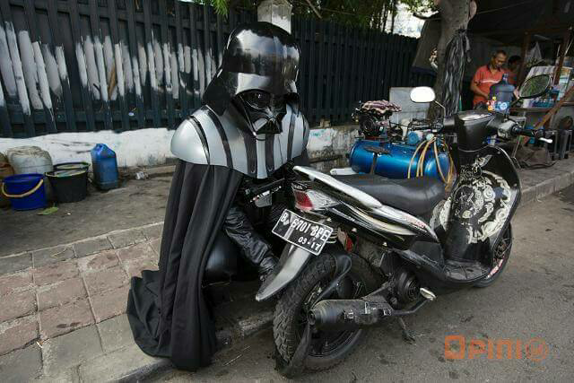 &#91;NGAKAK!!&#93; Keseharian Darth Vader di Indonesia