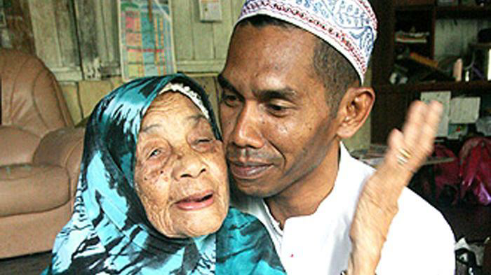Berminat? Nenek 107 Tahun Ini Sedang Mencari Suami ke 23