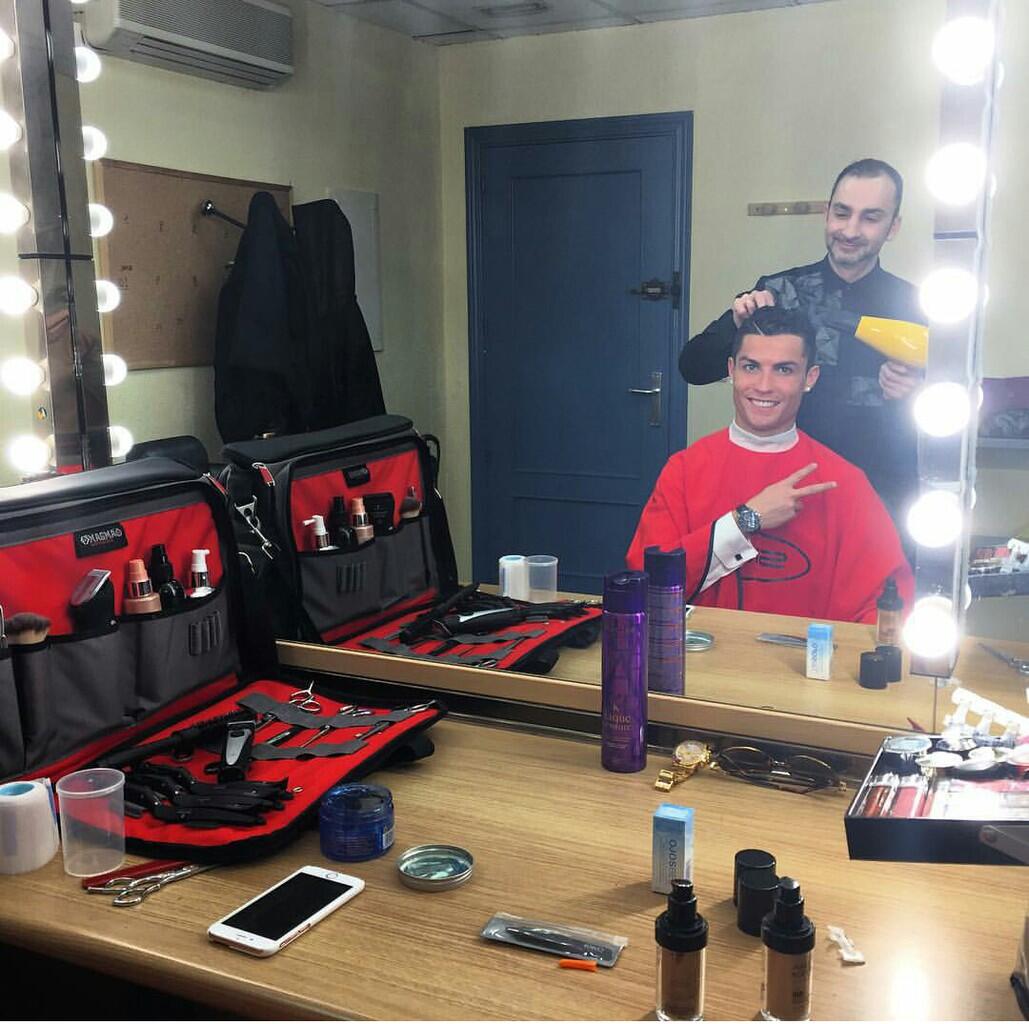 Wow Heboh! Rupanya Cristiano Ronaldo pake Iphone 6 
