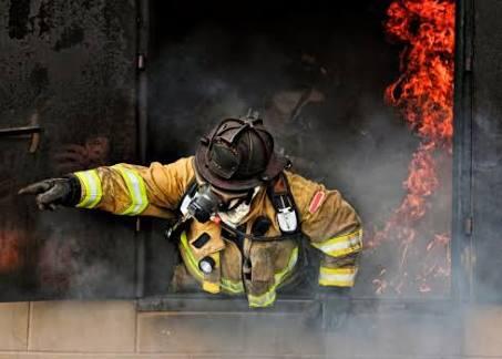 FIRE FIGHTERS: Pemadam kebakaran, pantang PULANG sebelum PADAM. #greget banget