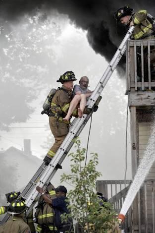 FIRE FIGHTERS: Pemadam kebakaran, pantang PULANG sebelum PADAM. #greget banget