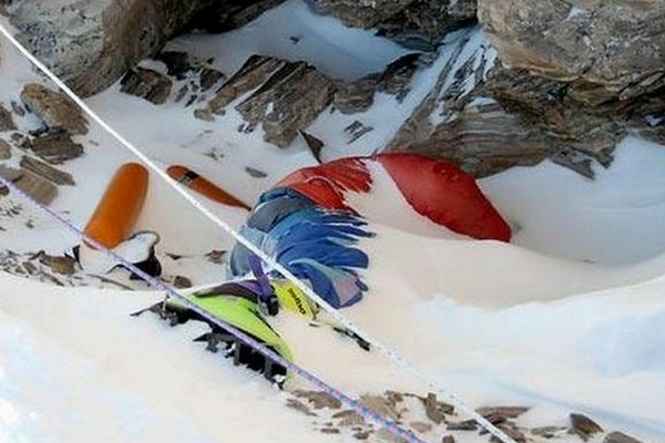 5 Kisah Tragis Para Pendaki Gunung Everest