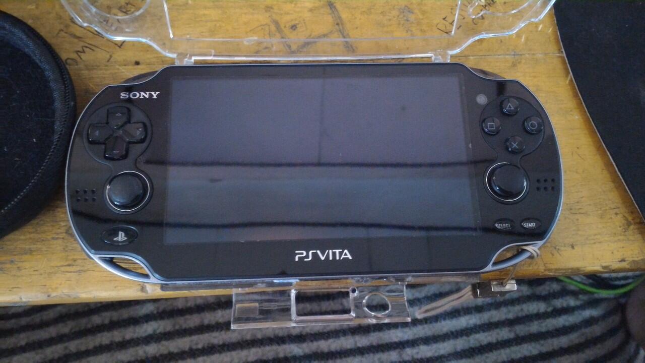 Прошивка тюмень. PS Vita fat 5000 ma. PS Vita Charger. PS Vita fat задняя крышка. PSP Vita fat лайм.