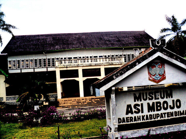 TANAH BIMA: Legenda dan Simpang-Siur