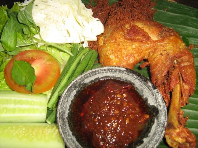 MAKANAN YANG SELALU DITEMUKAN DIDAERAH MANAPUN