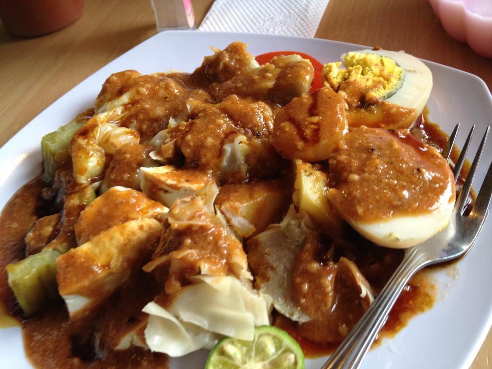 MAKANAN YANG SELALU DITEMUKAN DIDAERAH MANAPUN