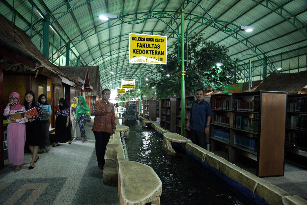 Perpustakaan unik ini hanya ada di indonesia loh!