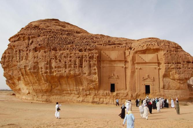 warisan budaya unesco madain saleh di saudi arabia