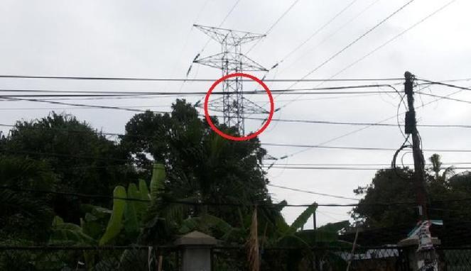 Fitri Panjat Sutet Lagi di Ciputat, Mau Turun Asal Ada Uang