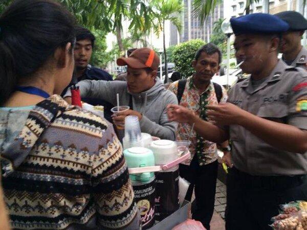 7 HAL UNIK YANG PATUT AGAN & AGANWATI TONTON DI SAAT KEJADIAN TEROR BOM DI JAKARTA