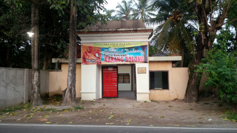 Pengalaman jalan-jalan ke pantai karang bolong