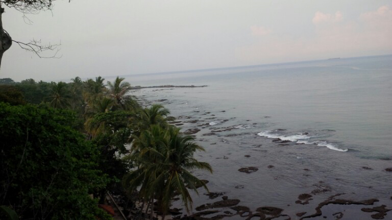 Pengalaman jalan-jalan ke pantai karang bolong