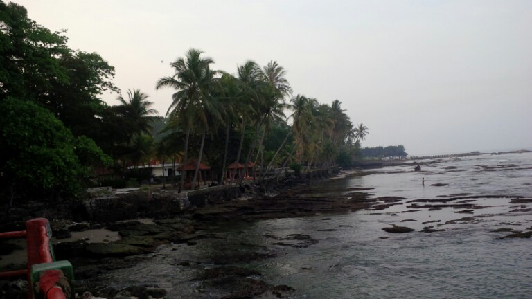 Pengalaman jalan-jalan ke pantai karang bolong