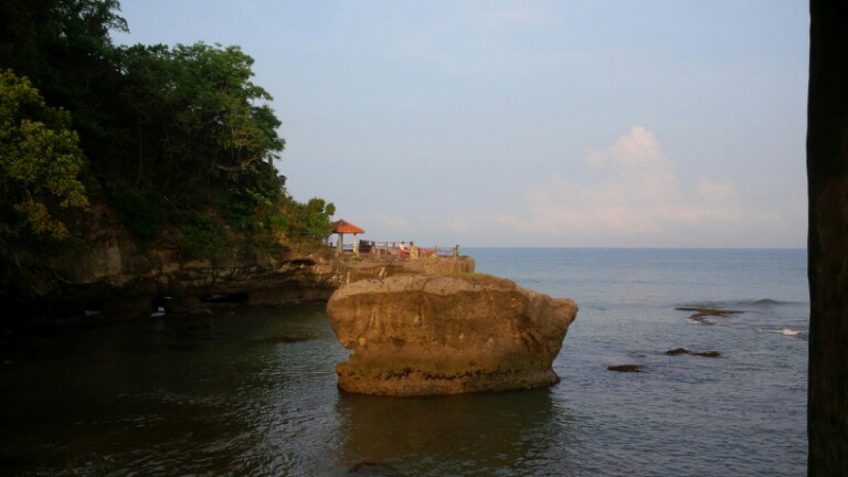 Pengalaman jalan-jalan ke pantai karang bolong