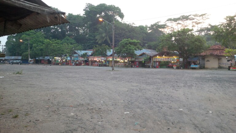 Pengalaman jalan-jalan ke pantai karang bolong