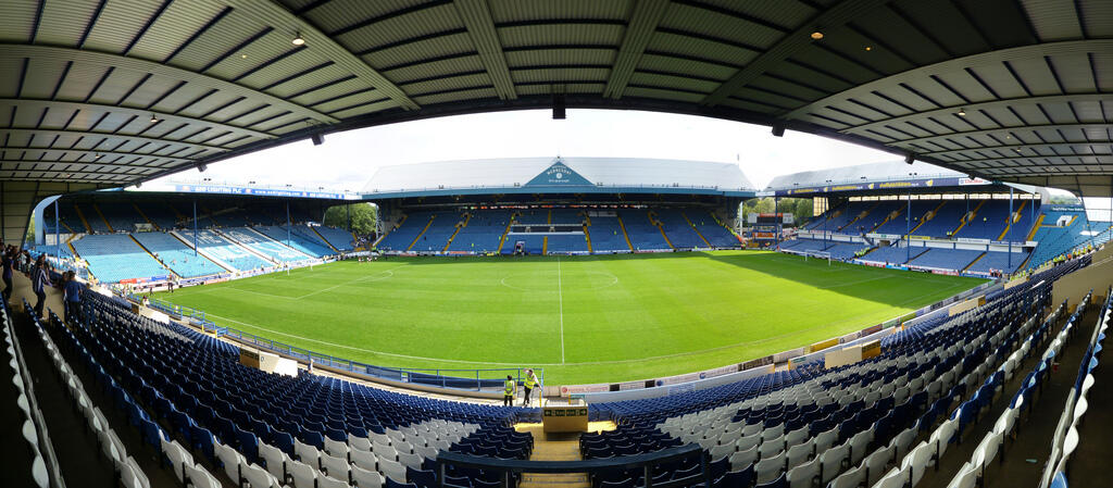 10 Stadion Sepakbola Terbesar di Inggris