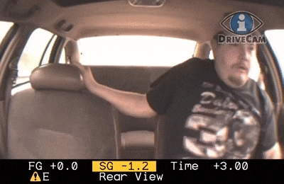 Ini alasannya kenapa agan harus pakai Seatbelt/sabuk pengaman (gambar GIF)