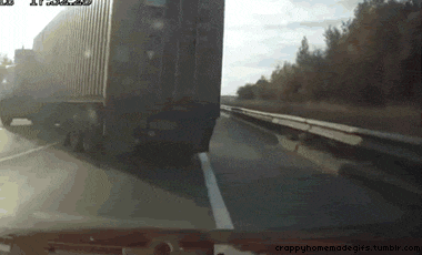 Ini alasannya kenapa agan harus pakai Seatbelt/sabuk pengaman (gambar GIF)