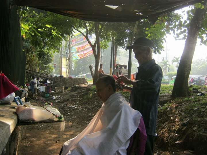 Sensasi Bercukur Dibawah Pohon Rindang (DPR)