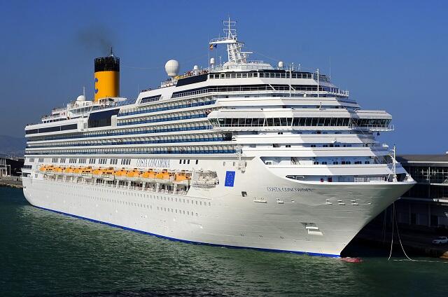 Melihat Interior Dari Rongsokan Kapal Pesiar Mewah Costa Concordia