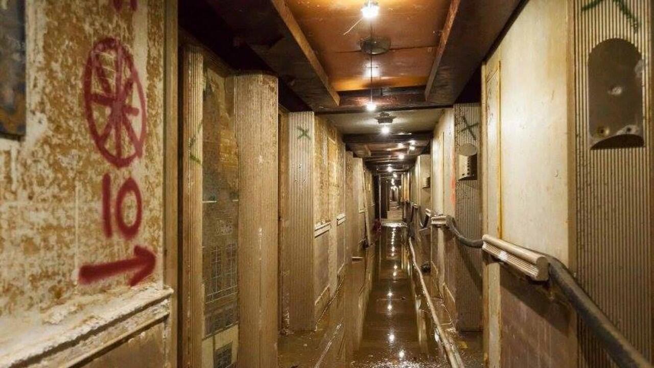 Melihat Interior Dari Rongsokan Kapal Pesiar Mewah Costa Concordia