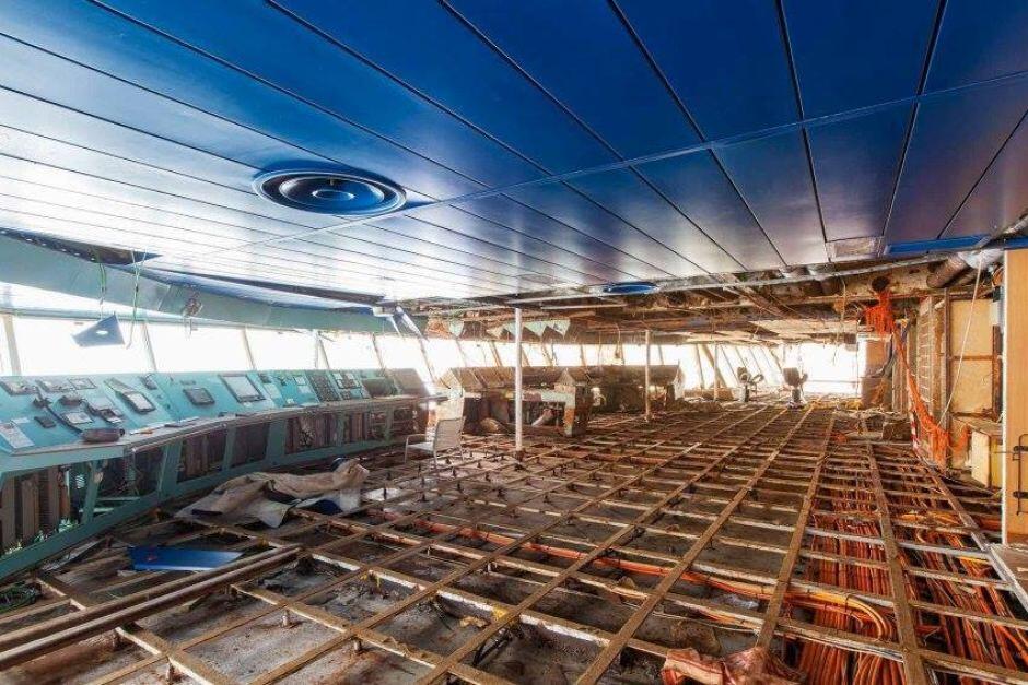 Melihat Interior Dari Rongsokan Kapal Pesiar Mewah Costa Concordia