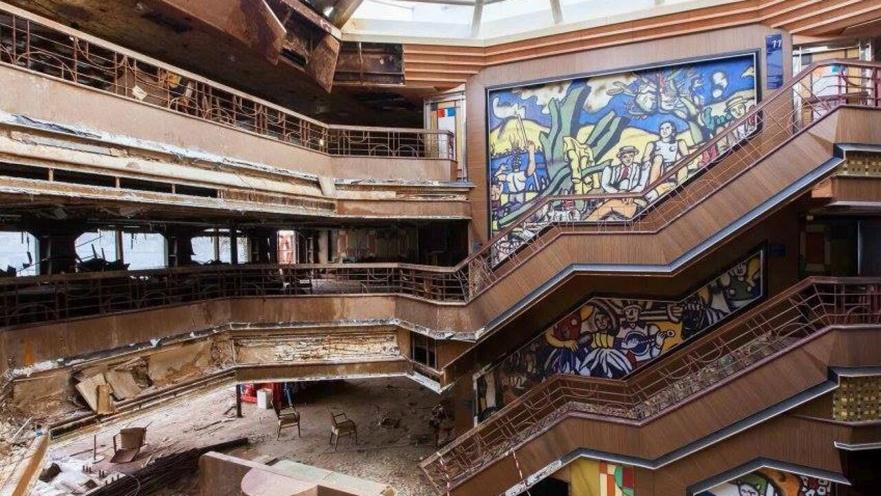 Melihat Interior Dari Rongsokan Kapal Pesiar Mewah Costa Concordia