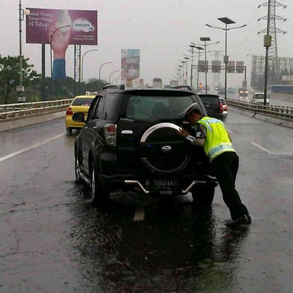 Ini Baru Polisi Yang Benar Benar Baik (Mendirikan Pesantren dengan Gajinya)