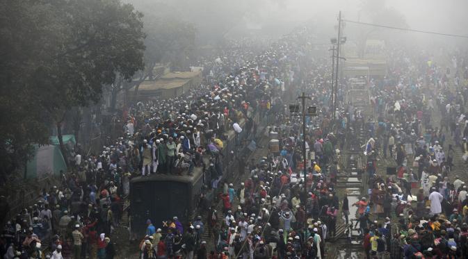 Tradisi Naik Kereta Api ala Orang Bangladesh