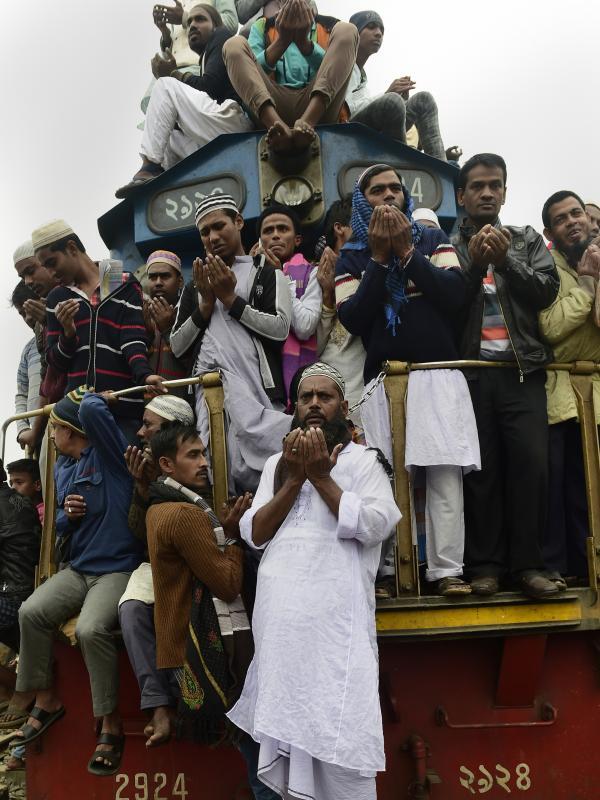 Tradisi Naik Kereta Api ala Orang Bangladesh