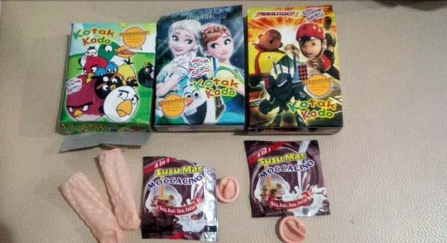 Habis Da... Jajanan pake wadah kondom