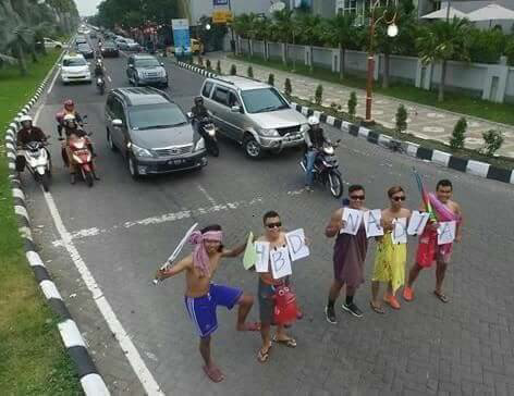 Ketika Para ALAYERS INDONESIA foto selfie di tengah JALAN