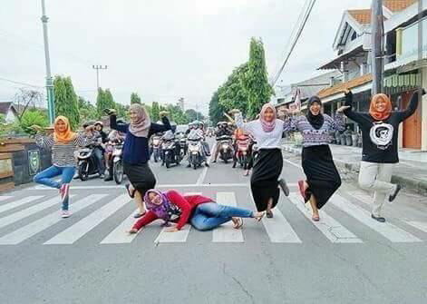 Ketika Para ALAYERS INDONESIA foto selfie di tengah JALAN