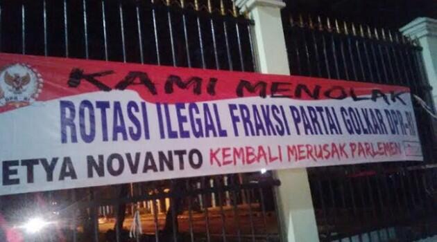 Aksi spanduk minta adili Setya Novanto bertebaran di Jakarta