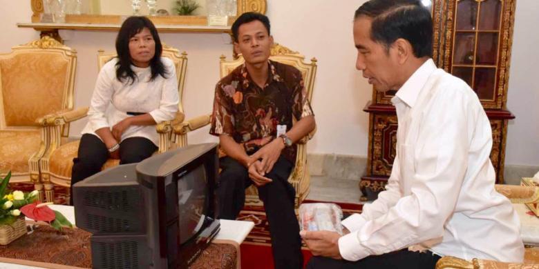 Diundang ke Istana, Kusrin Tunjukkan TV Buatannya ke Jokowi