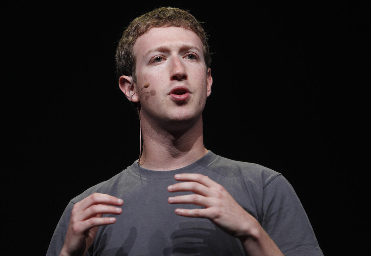  Mengapa Zuckerberg Selalu Pakai Kaos yang Sama?