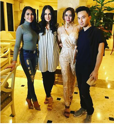 GEDE BANGET.. Aura Kasih, Luna Maya dan Kartika Putri Siapa yg Paling Gede N Sexsi ??