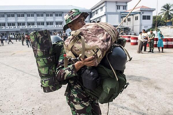 Foto-Foto Keren Pelepasan 1300 Prajurit TNI ke Perbatasan RI-Malaysia