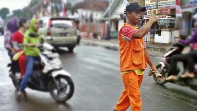 Parkir Gratis, tapi ini Alasan mengapa Tukang Parkir Tetep Pantas Agan Bayar