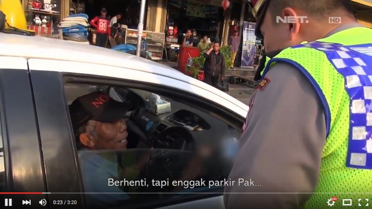 &#91;NGETOP&#93; Video debat Polisi &amp; Sopir Taxi menyebar, sopir taksi sering diajak selfie