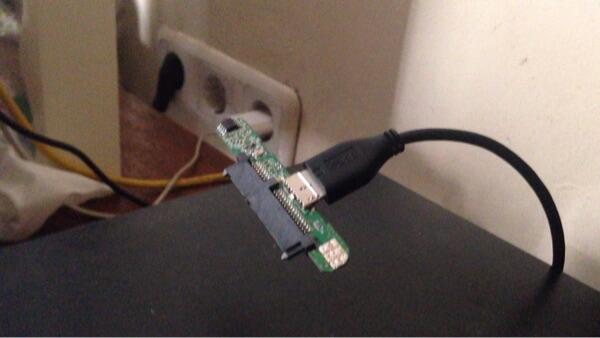 PORT USB HARDISK EXTERNAL RUSAK